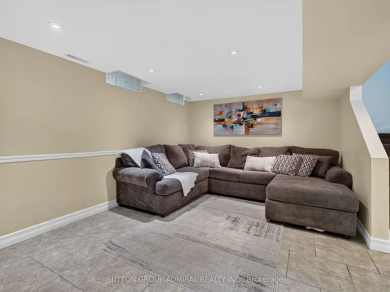 14 Mullis Cres — Photo 30