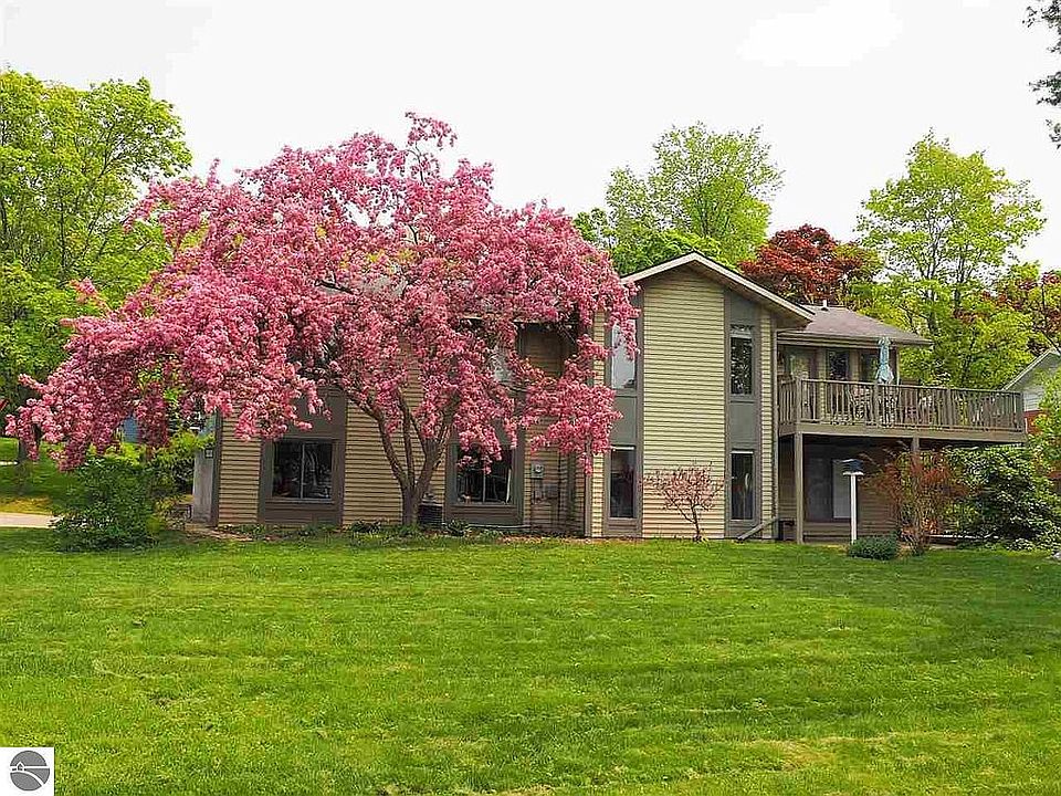 1st image of 631 E Orchard Dr