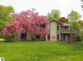 631 E Orchard Dr, Traverse City, MI 49686