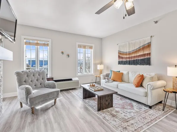 107 N 1st Ave, Sturgeon Bay, WI 54235