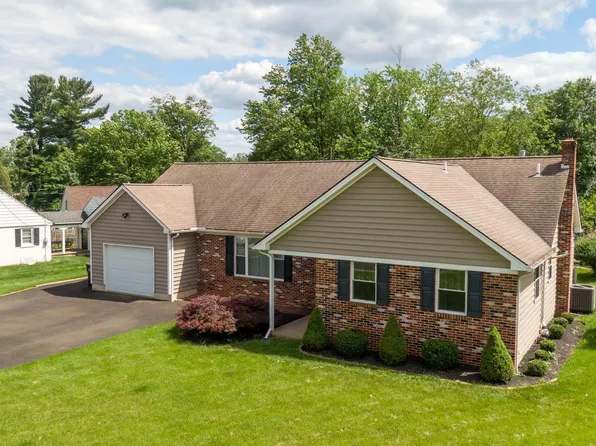 18 Oak Dr, Lansdale, PA 19446