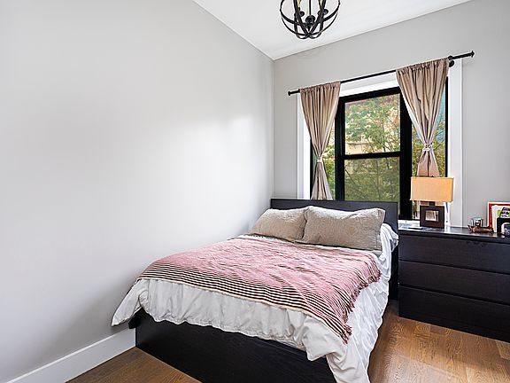 5th image of 239 Montrose Ave #2A