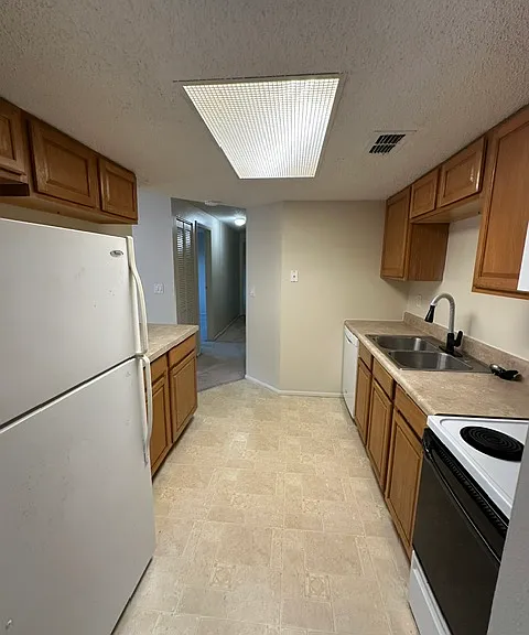 130 Sabal Ct #H — Photo 9