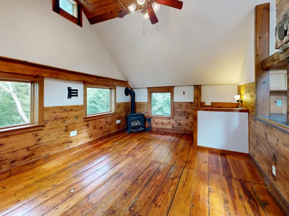 410 Old Montague Rd APT 5, Amherst, MA 01002