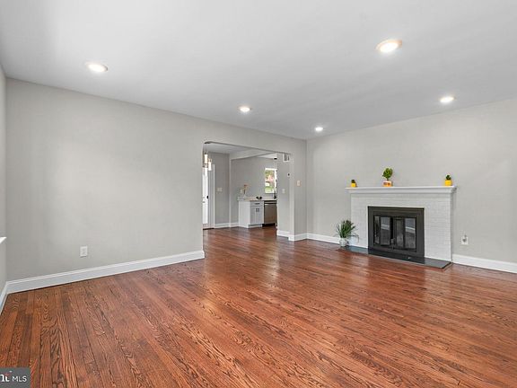 3rd image of 5001 Sharon Rd