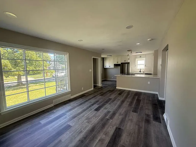 6701 Pelham Dr — Photo 5
