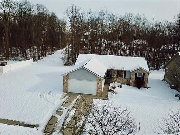 3rd image of 945 Emerald Ct