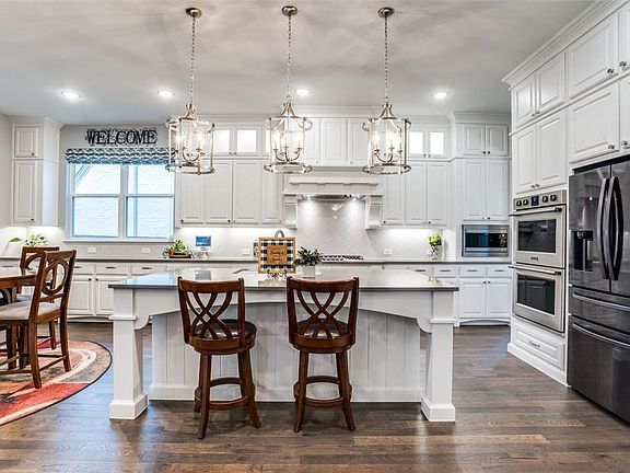 2nd image of 2820 Maverick Way