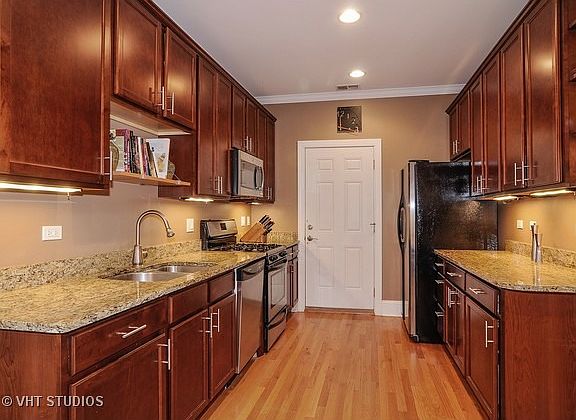4th image of 4503 N Rockwell St #1