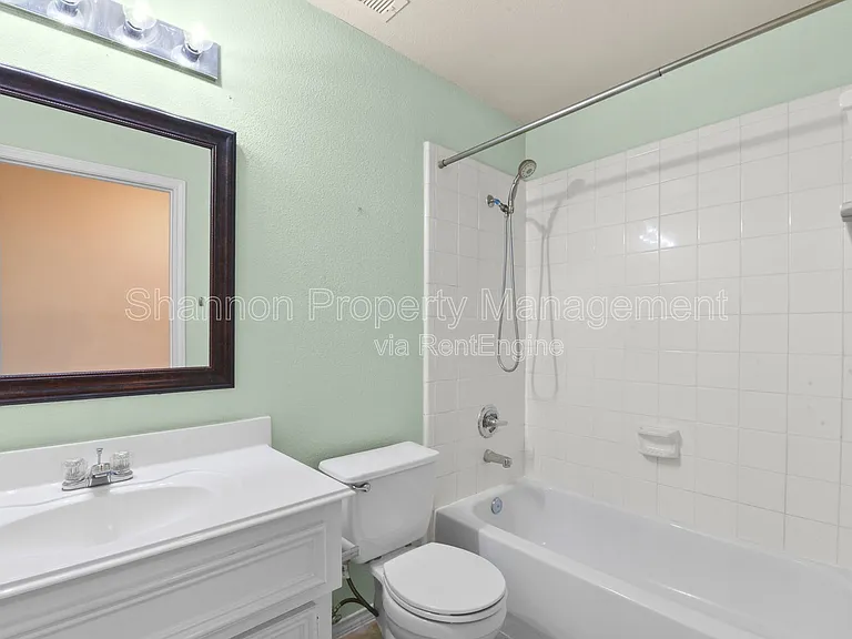 2711 Polk St — Photo 7