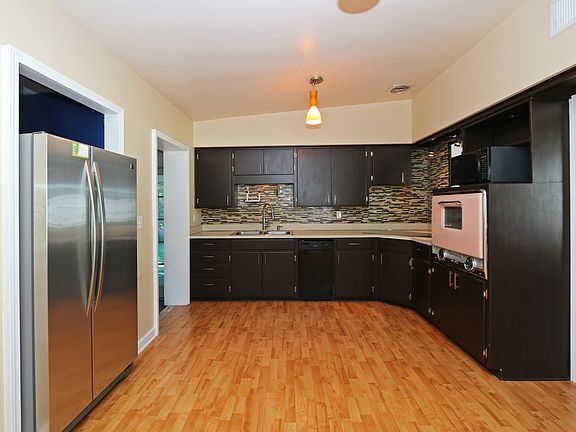 3rd image of 1006 Lake Jessamine Dr