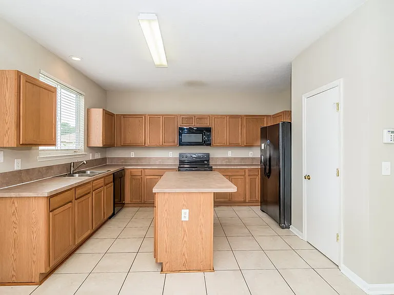 2300 Justin Lake Dr — Photo 4