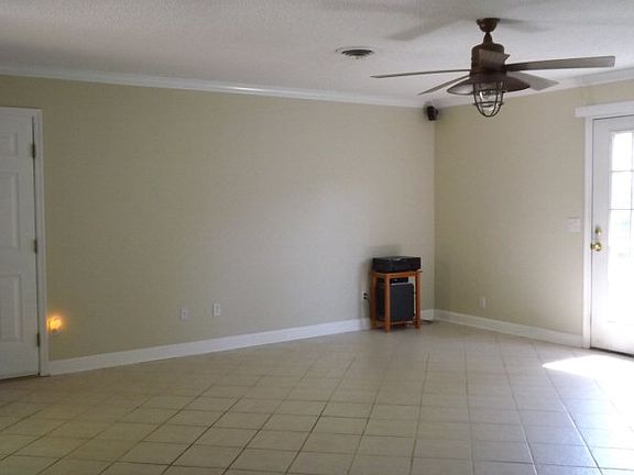 4th image of 209 N Lake Dr