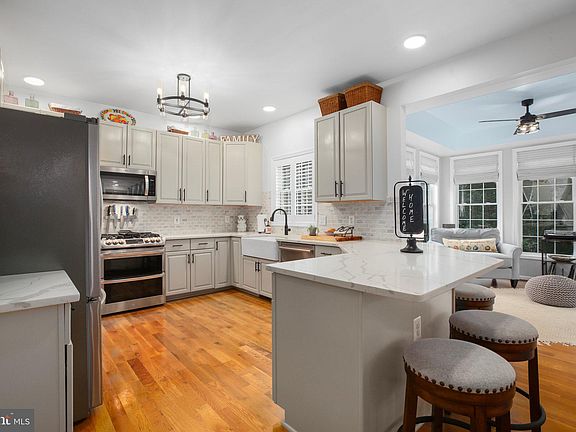 2nd image of 1006 Lindsay Ct