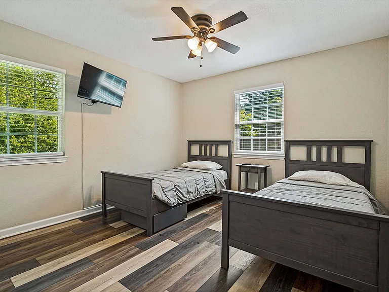 2214 Pine St — Photo 16