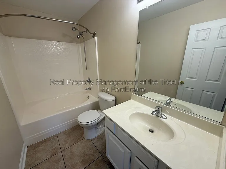 1258 Burton Ave — Photo 12
