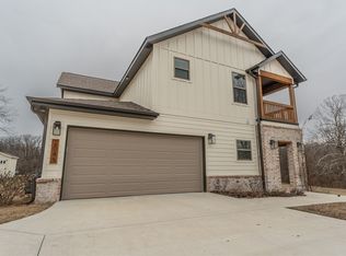 2045 N Sunshine Rd, Fayetteville, AR 72704