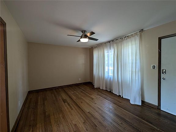 4th image of 4307 E 115th St