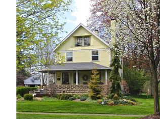 379 Bell St, Chagrin Falls, OH 44022