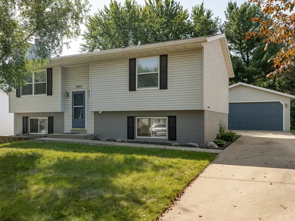 1922 49th St NW, Rochester, MN 55901
