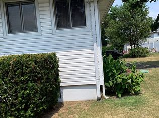 903 Downing Rd, Valley Stream, NY 11580