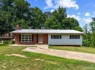 3 Fieldcrest Cir, Asheville, NC 28806