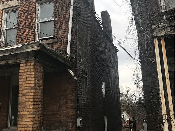 2nd image of 2258 Hawthorne Ave