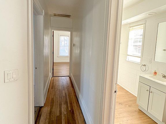 3rd image of 833 Park Ave