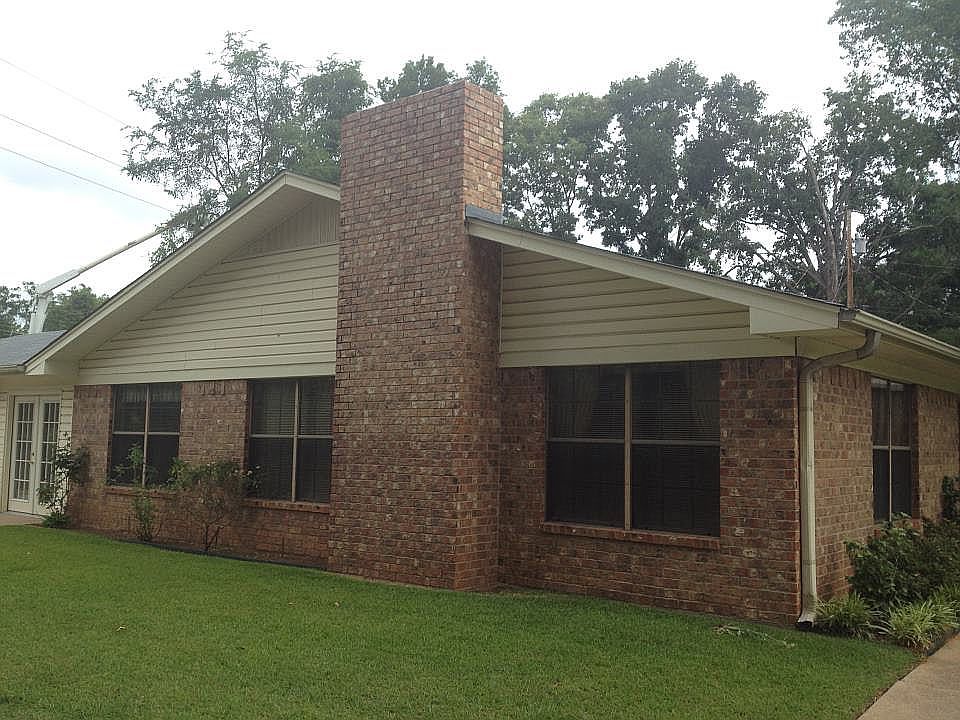 2nd image of 2705 Crestwood Ln