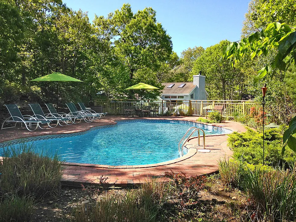11 Sunburst Ln