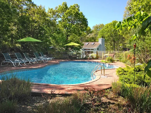 11 Sunburst Ln, East Hampton, NY 11937