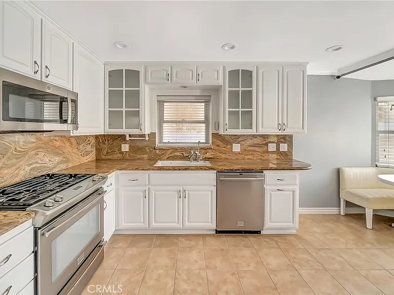 22907 Leonora Dr — Photo 12