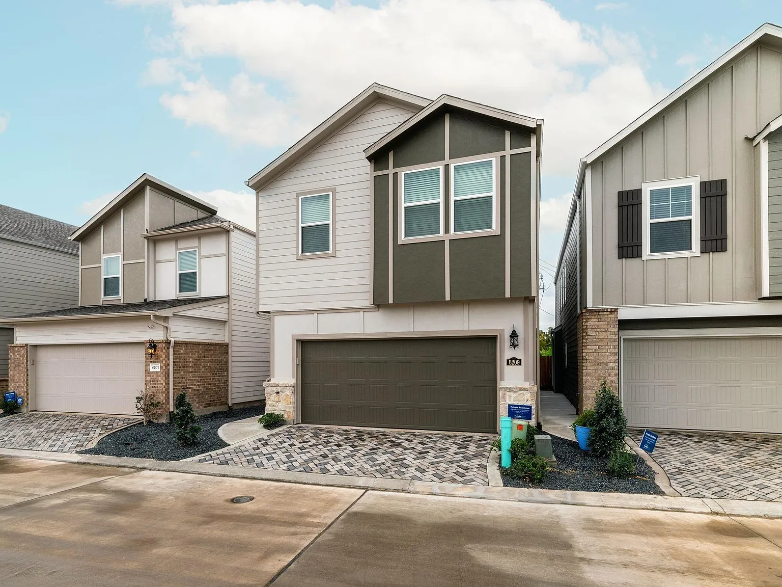 3 bed, 3.0 bath, 2130 sqft, $2,850 — Photo 3