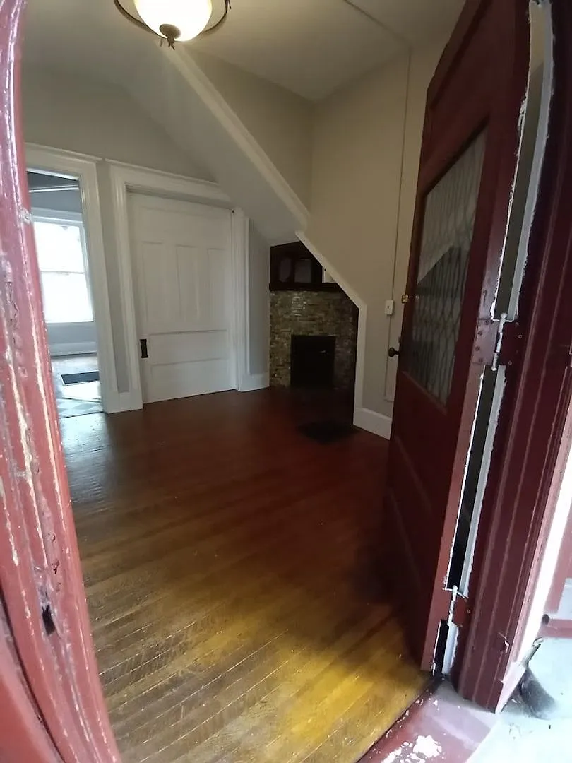 415 Belgravia Ct — Photo 4