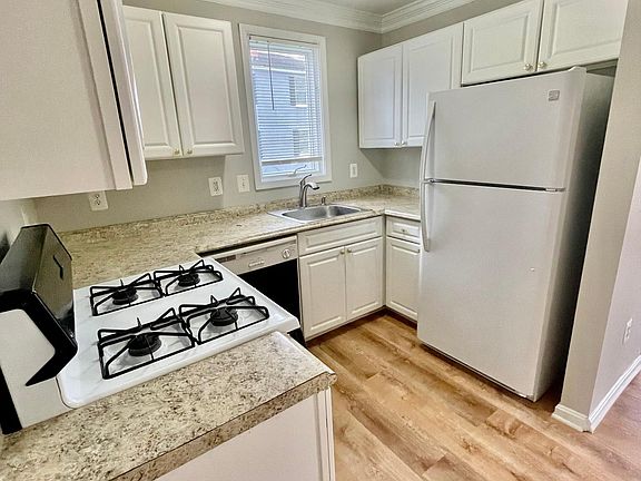 5th image of 103 Alexandria Pike APT 3