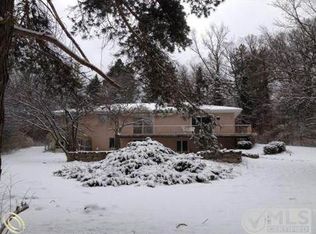 680 Fairview St, White Lake, MI 48383