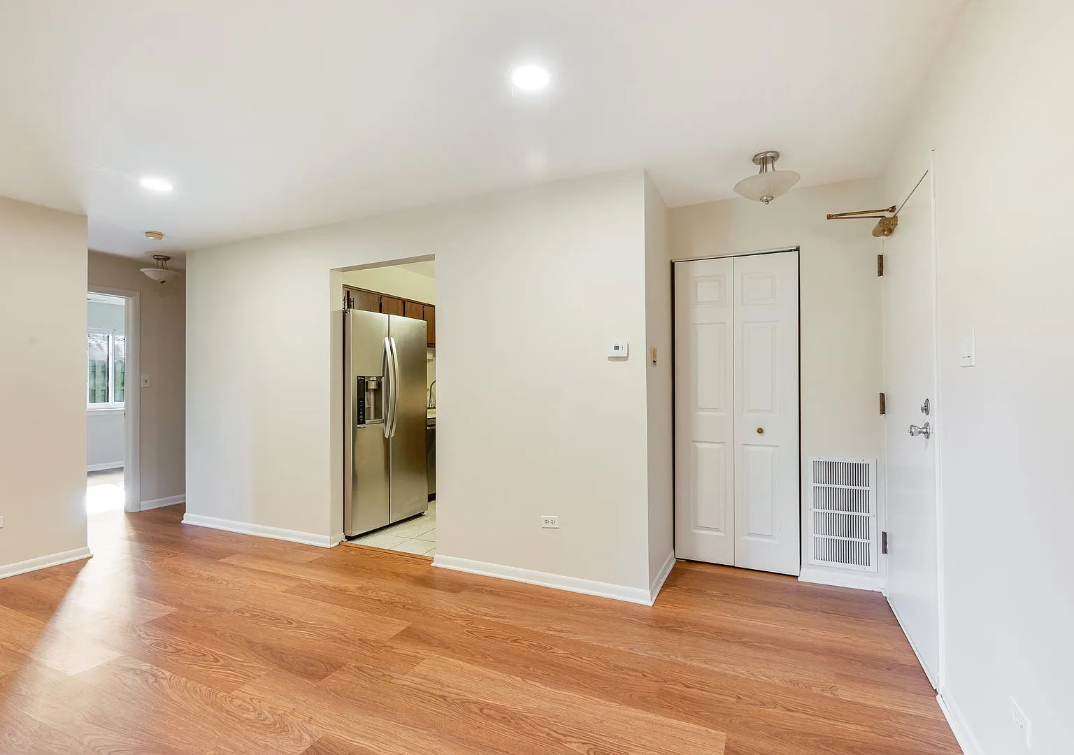 2 bed, 1000 sqft, $1,800 — Photo 4