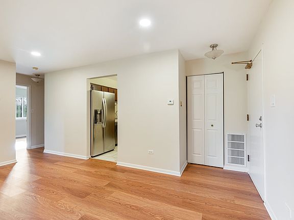 4th image of 611 W Central Rd APT A5