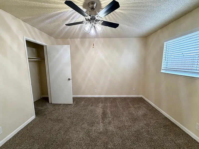 Granada Apartments — Photo 9