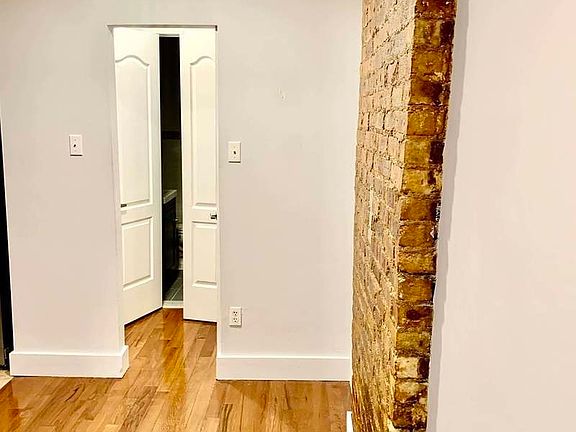 4th image of 1426 Pacific St #3