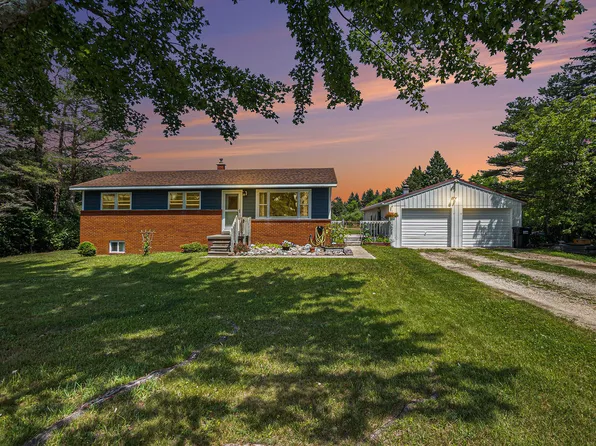 880 W Maple St, Mecosta, MI 49332