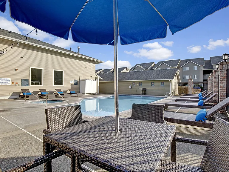 Beaumont Grand Apartment Homes — Photo 8