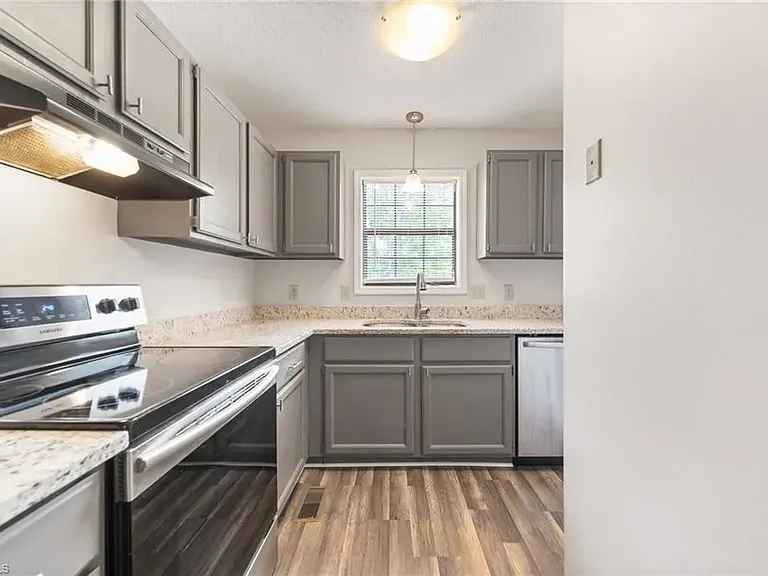 1903 E Malone Rd — Photo 3