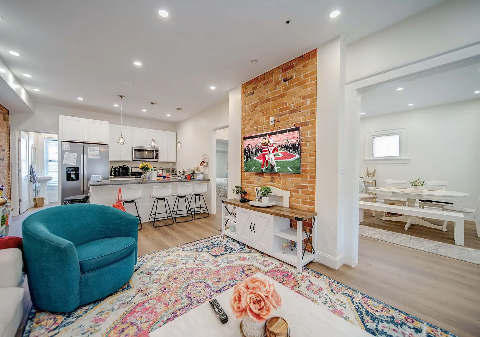 Massive 10 Bedroom Newly Renovated House Perfect for Students, Greek Life, Clubs, and More! — Photo 2