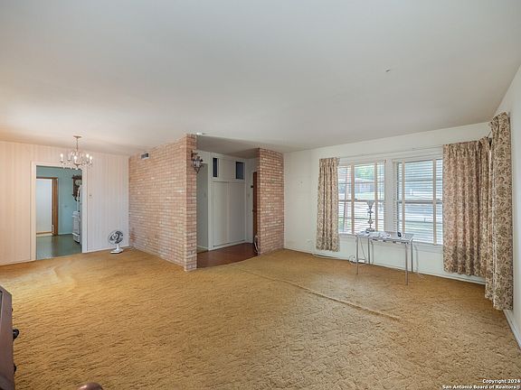 5th image of 143 GREEN MEADOW BLVD
