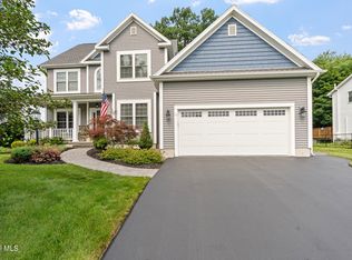 15 Denhelder Dr, Ballston Lake, NY 12019
