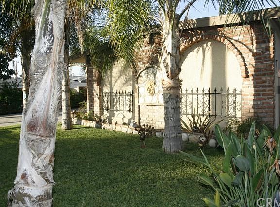 3rd image of 541 Richford Ave