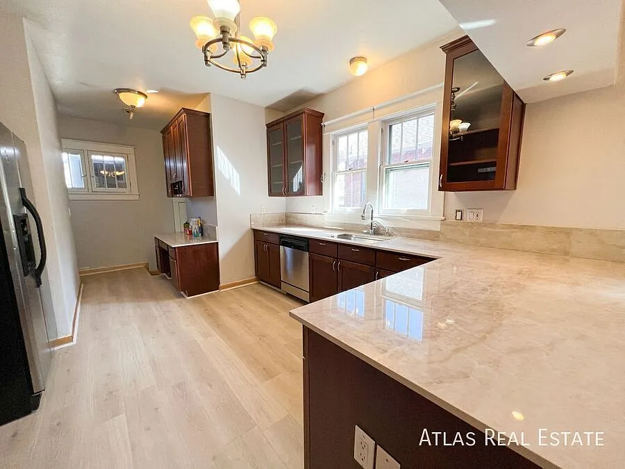 Beautifully Updated Congress Park Bungalow in a Prime Location — Photo 2