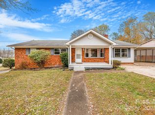 5 Sunset Dr, Swannanoa, NC 28778