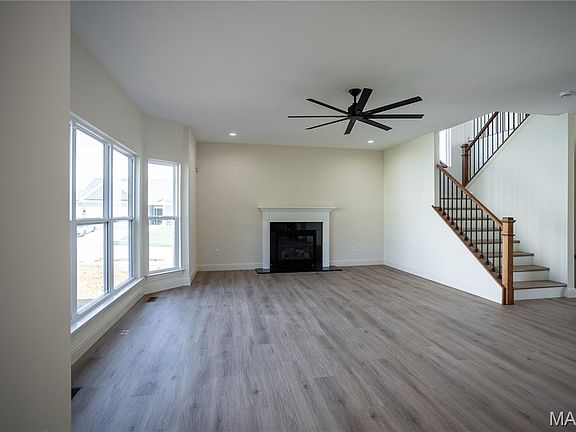 4th image of 711 Mosley Ct